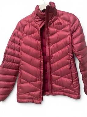 Authentic The North Face Jacket XS fits like small. Color pink jacket puffer 550